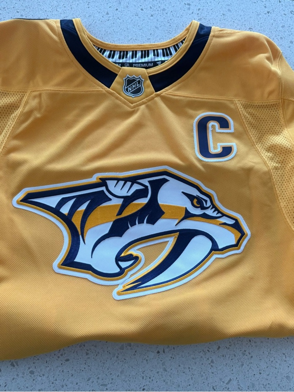 Autograph Roman Josi Nashville Predators Jersey